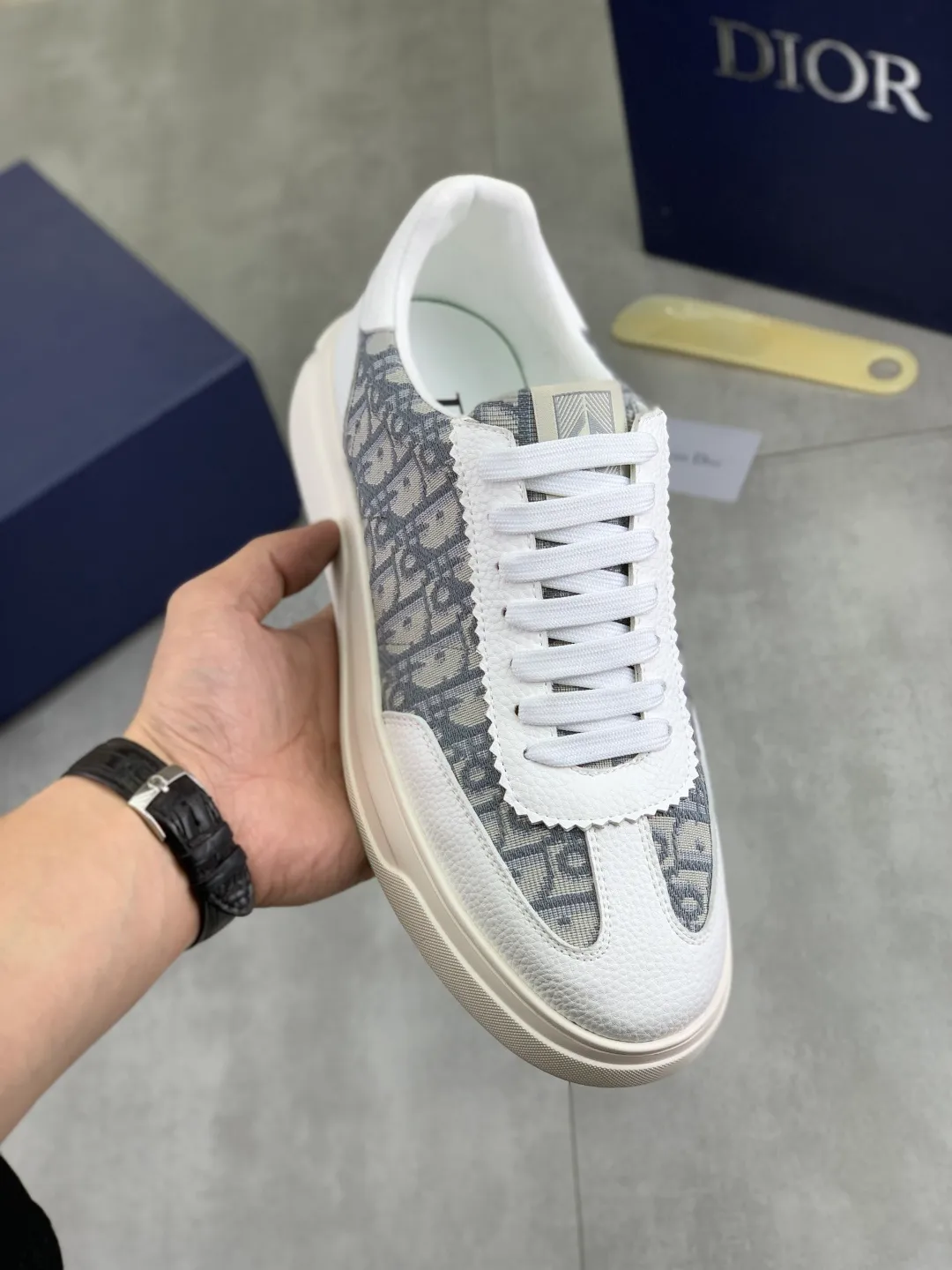 Men's men's shoes P420💰[New style]🆘[Dior] Dior original lace-up low-top men's shoes Classic casual shoes 🔥This model is the official classic model with high quality and made by famous original designers. It is made of high-quality cowhide with original materials➕comfortable and breathable mesh lining➕pigskin insole. The perfect last shape and generous and fashionable design have attracted many consumers and are suitable for drivers to drive🚗. What you want is the best quality in the market. Color: 4️⃣Color Code number: 38--44 (45 customized)
